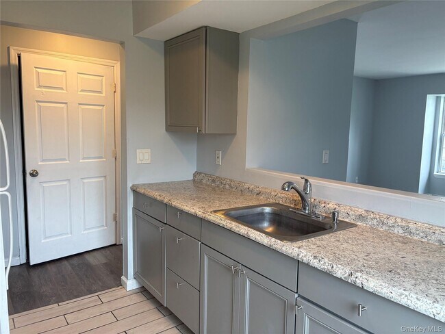 32 Palmer Ave in Middletown, NY - Building Photo - Building Photo