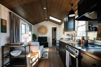 31 Forest St, Unit Unit 1 in Portland, ME - Building Photo - Building Photo