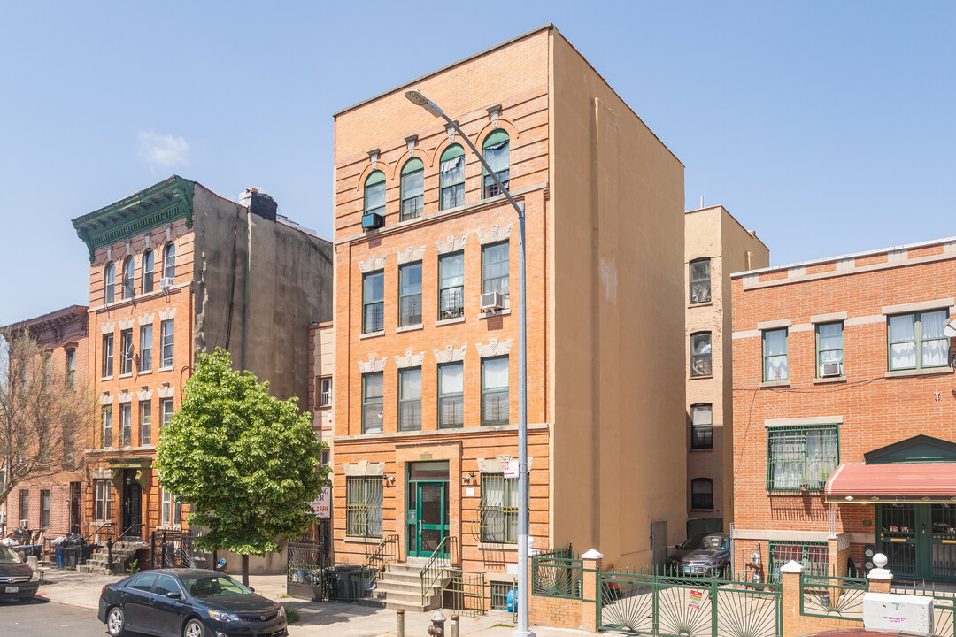 195 Sumpter St in Brooklyn, NY - Building Photo