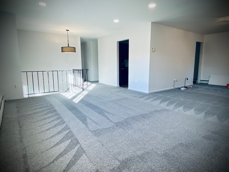 17 Aldrich St, Unit 3bd 2full baths in Sayville, NY - Building Photo