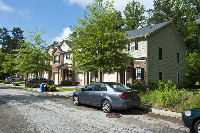 812-824 Hughes Ter in Stone Mountain, GA - Foto de edificio - Building Photo