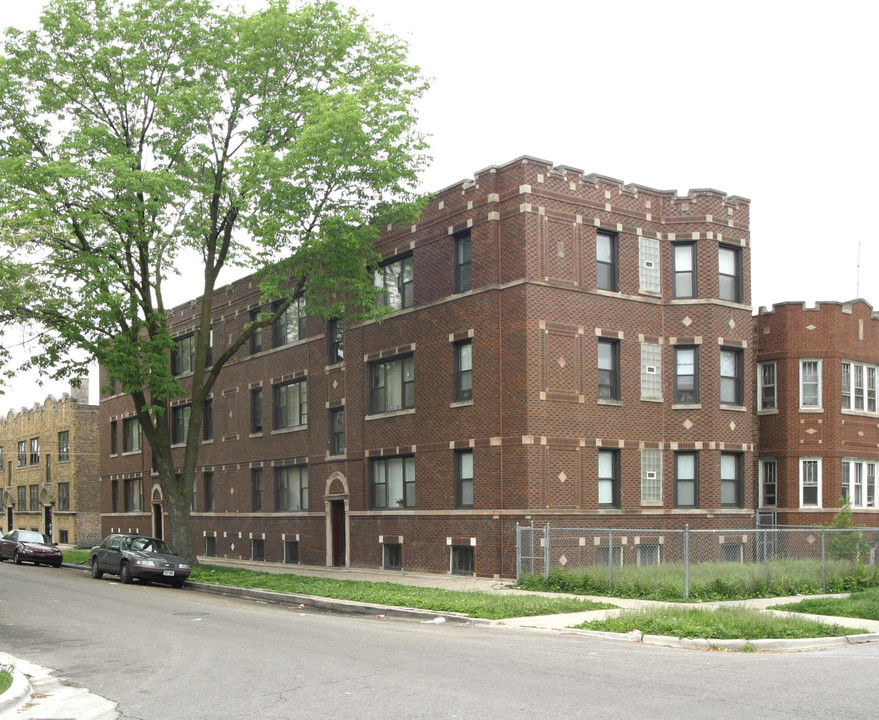 2838 W 64th St in Chicago, IL - Building Photo