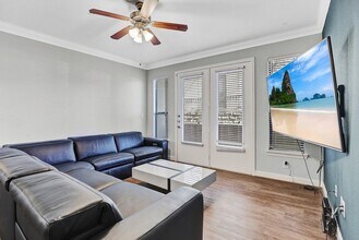 2299 Lone Star Dr, Unit 133 in Sugar Land, TX - Building Photo - Building Photo