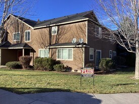 1813 SW Reindeer Ave in Redmond, OR - Building Photo