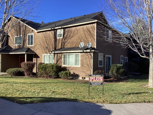 1813 SW Reindeer Ave