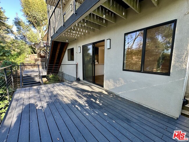 833 Maltman Ave in Los Angeles, CA - Building Photo - Building Photo