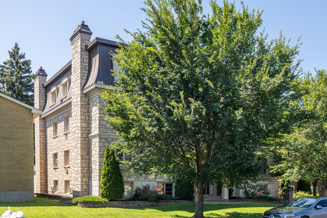 1662 Russell Rd in Ottawa, ON - Building Photo