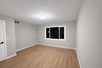 1396 Lakeside Cir in Eagan, MN - Building Photo - Building Photo