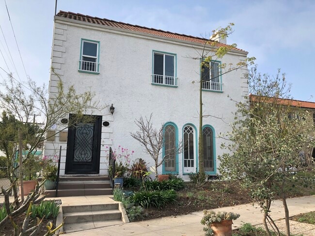 4718 Dockweiler St, Unit 4718