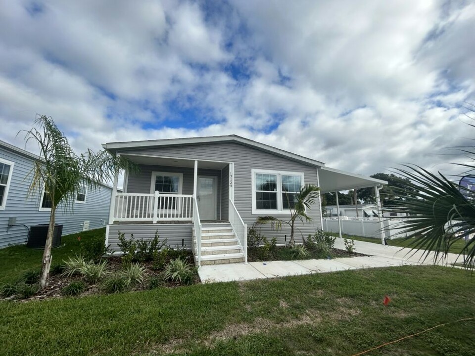13129 Lime Ave in Grand Island, FL - Foto de edificio