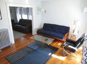 17 Frederick Ave in Medford, MA - Foto de edificio - Building Photo
