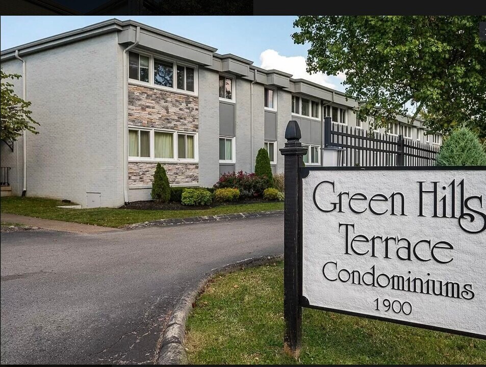 1900 Richard Jones Rd, Unit P4 in Nashville, TN - Foto de edificio