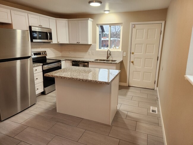 property at 2112 E Donegal Cir