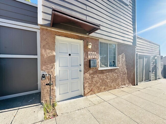 2716 Medlow Ave in Los Angeles, CA - Building Photo - Building Photo