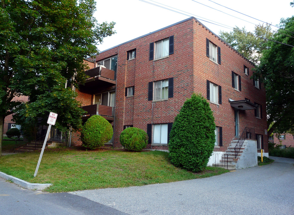 25 Green St in Reading, MA - Foto de edificio