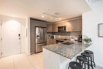 5350 NW 84th Ave in Doral, FL - Foto de edificio - Building Photo