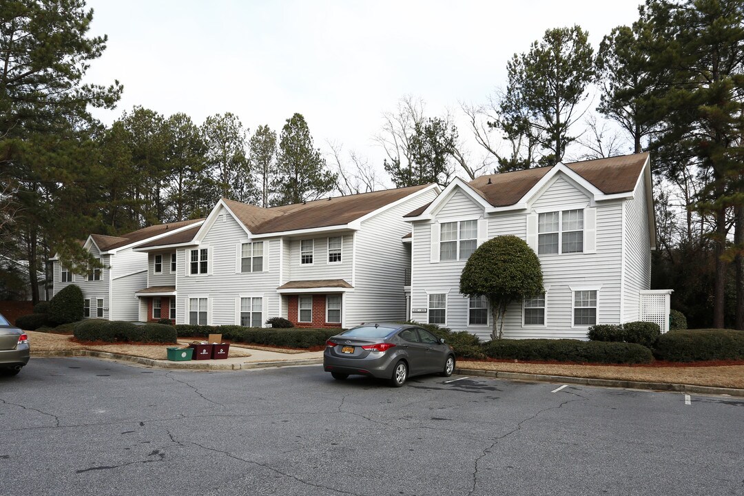 Henderson Place Condominuims in Alpharetta, GA - Foto de edificio