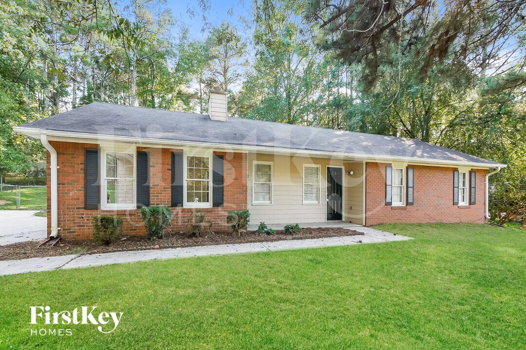 255 Remington Trail in Ellenwood, GA - Foto de edificio