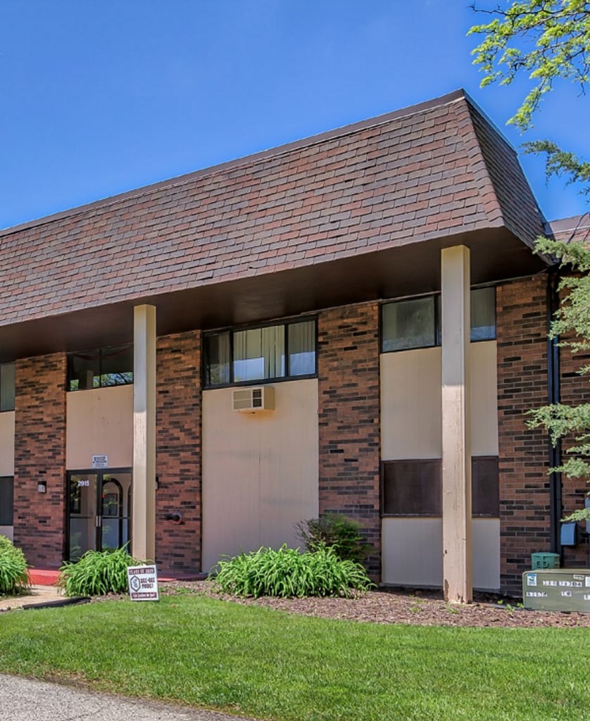 Country Chalet Apartments in Zion, IL