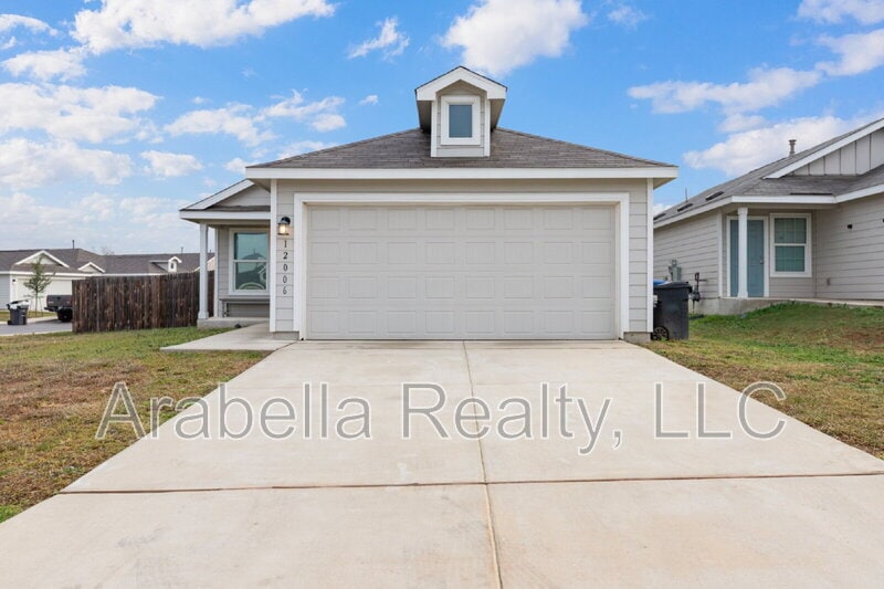 12006 Still Pass in San Antonio, TX - Building Photo