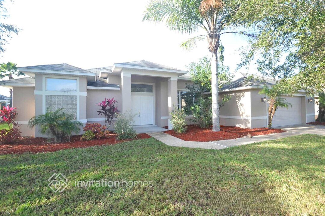 1720 Creekwater Blvd in Port Orange, FL - Building Photo