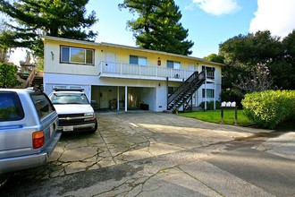 402 Pine St in Mill Valley, CA - Building Photo - Building Photo