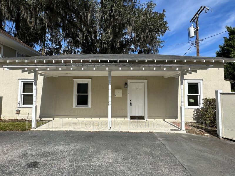 1010 E Victory Dr in Savannah, GA - Foto de edificio