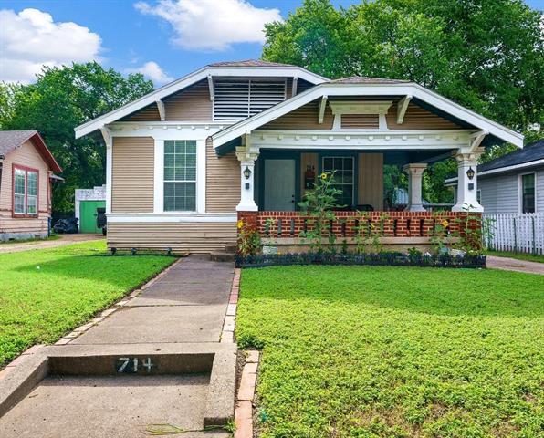 714 S Winnetka Ave in Dallas, TX - Foto de edificio