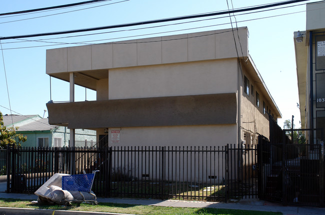 10228 Doty Ave in Inglewood, CA - Foto de edificio - Building Photo