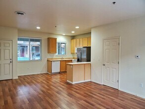 1170 NE Perl Way in Beaverton, OR - Building Photo - Building Photo