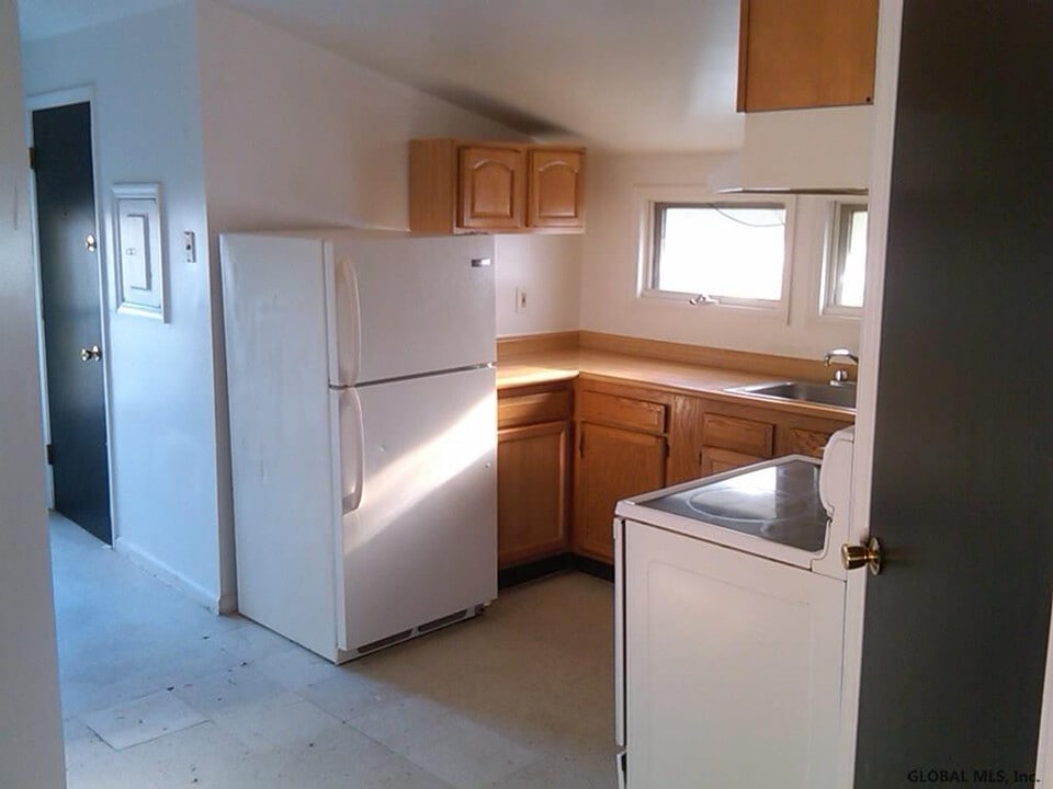 353 3rd St in Albany, NY - Building Photo