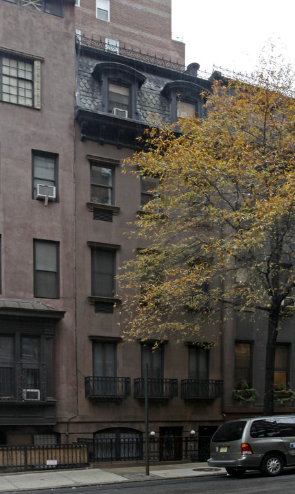 128 E 37th St in New York, NY - Building Photo