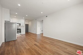 1041 N Cummings St in Los Angeles, CA - Building Photo - Building Photo