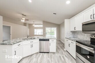 1427 Stroud Ct in New Port Richey, FL - Building Photo - Building Photo