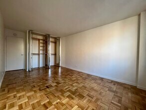 224 E 49th St in New York, NY - Building Photo - Building Photo