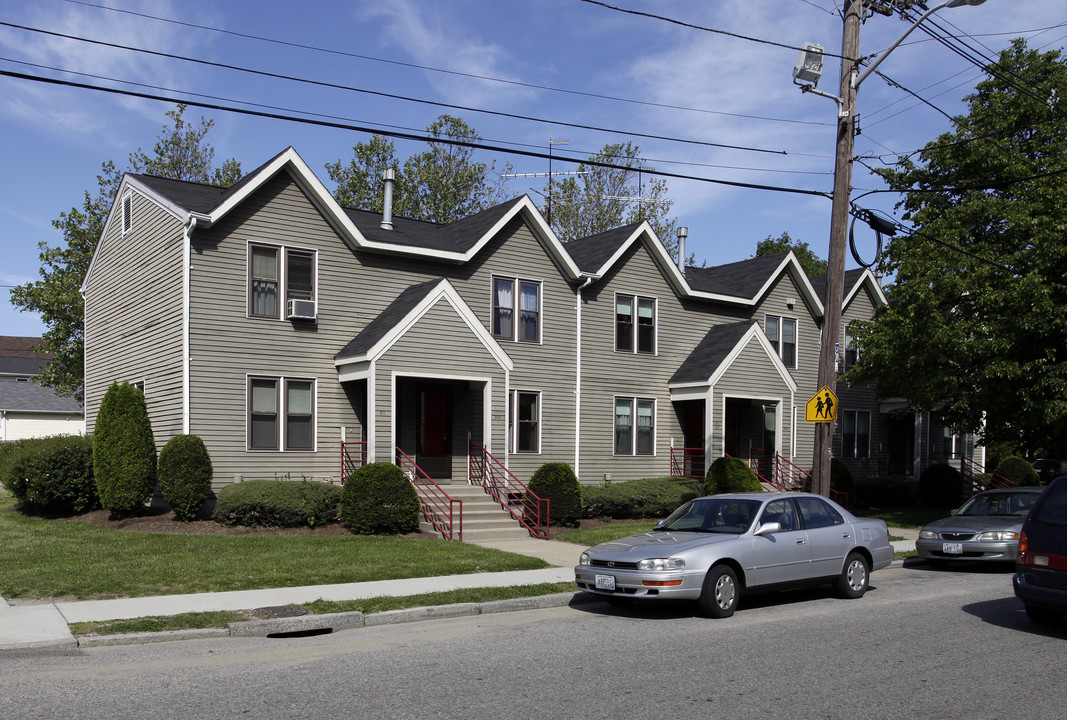 197 Gordon Ave in Providence, RI - Building Photo