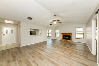 4725 Country Oaks Blvd in Sarasota, FL - Foto de edificio - Building Photo