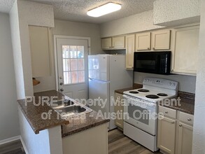 512 Lenora Dr-Unit -B in Taylor, TX - Building Photo - Building Photo