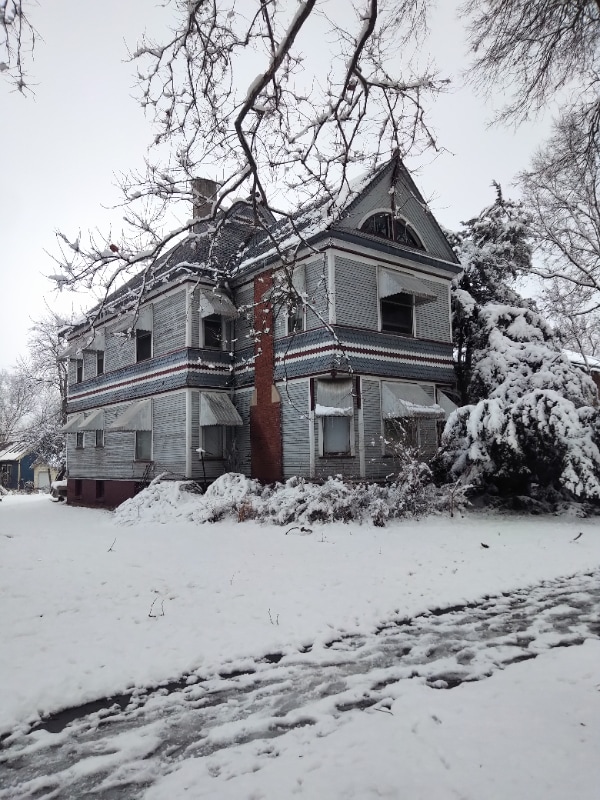 816 W William St