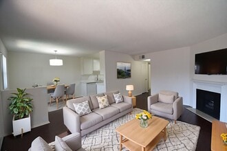 11255 Huston St in Los Angeles, CA - Building Photo - Building Photo
