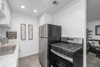 Village Apartments in Downey, CA - Foto de edificio - Interior Photo