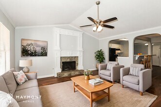 1394 N Hampton Dr in Hampton, GA - Foto de edificio - Building Photo