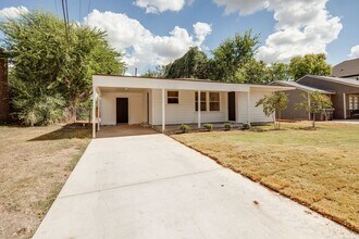 IMMEDIATE MOVE IN! Cute 2 Bedroom Home wi in College Station, TX - Building Photo - Building Photo