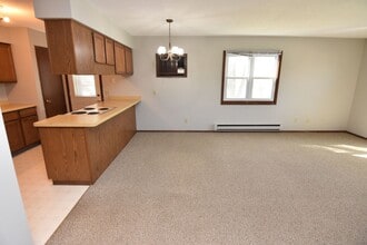 1049-1051 Terrace Dr in Onalaska, WI - Building Photo - Building Photo