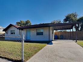 8511 Fish Lake Rd in Tampa, FL - Building Photo