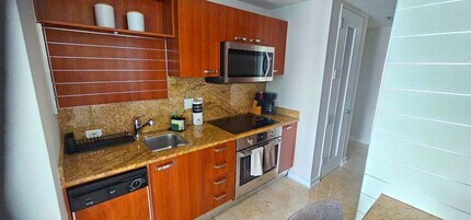 1391 FL-5 in Miami, FL - Building Photo - Building Photo