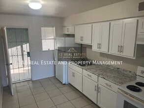 1938 W Berridge Ln-Unit -2 in Phoenix, AZ - Building Photo - Building Photo