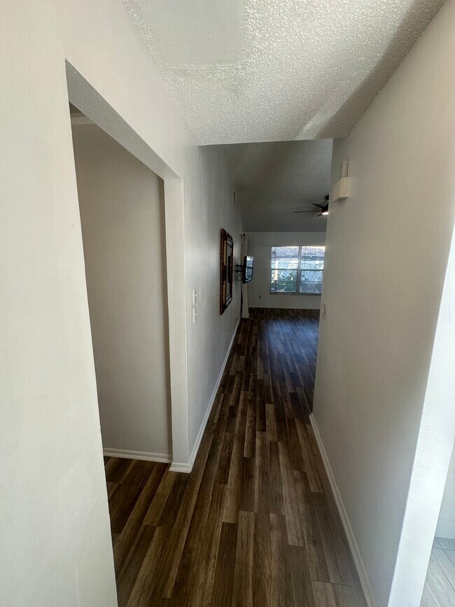 7355 Parkside Villas Dr N in St. Petersburg, FL - Building Photo - Building Photo