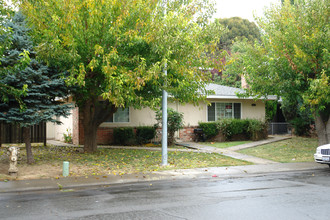 2920 Norcade Cor in Sacramento, CA - Foto de edificio - Building Photo