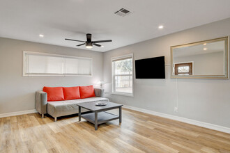 1017 E Oakey Blvd in Las Vegas, NV - Foto de edificio - Building Photo